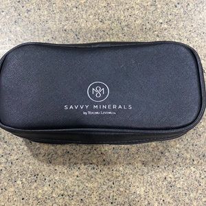 Young Living savvy minerals new brushes/case